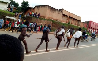 voici les 3 choses que réclament les miliciens Maï-Maï ayant marché nu hier dans la ville de Butembo